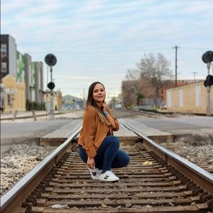 Meet your Posher, Alejandra